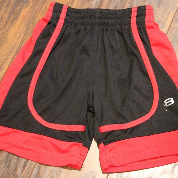 3/$20 🏷 Eight (8) Boys Shorts Size 6 - Picture 2 of 2